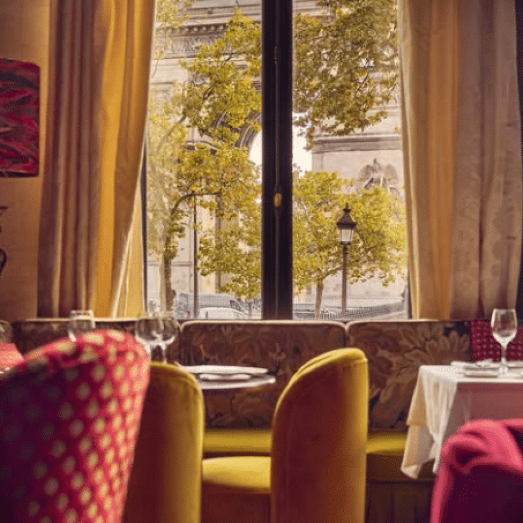 Au cœur de Paris, à deux pas de l'Arc de Triomphe, le Victoria est un restaurant et club chic, incarnant l'élégance parisienne moderne